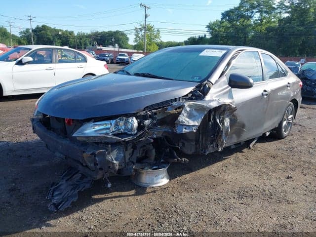 2017 TOYOTA CAMRY SE 6