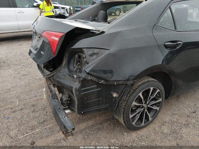 2017 TOYOTA COROLLA SE 18