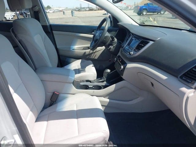 2017 HYUNDAI TUCSON SE 5