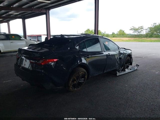2025 TOYOTA CAMRY SE 4