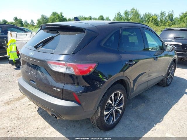 2021 FORD ESCAPE SE 4