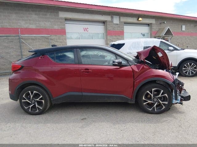 2019 TOYOTA C-HR XLE 14