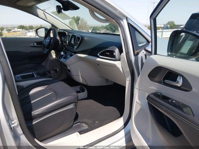 2024 CHRYSLER PACIFICA TOURING L 5