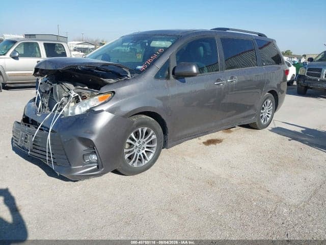 2020 TOYOTA SIENNA XLE 2