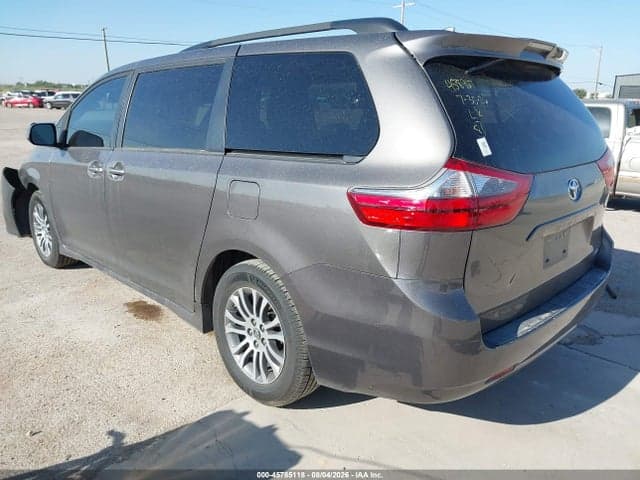 2020 TOYOTA SIENNA XLE 3