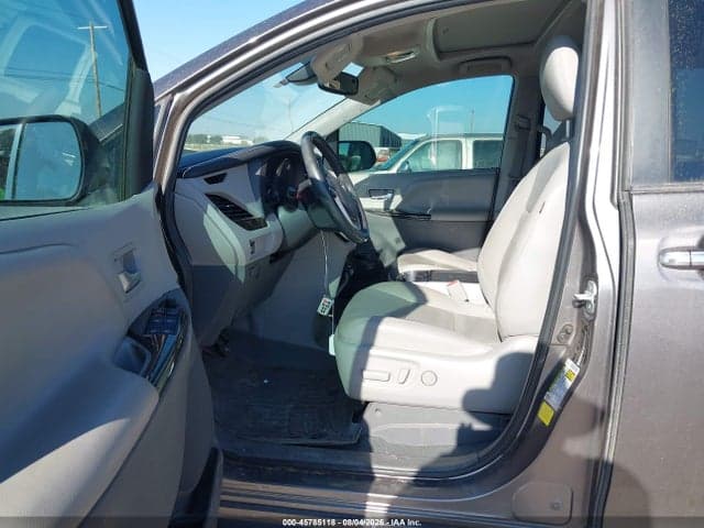 2020 TOYOTA SIENNA XLE 5