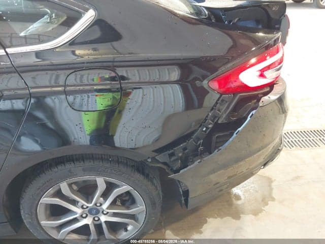 2017 FORD FUSION SE 18