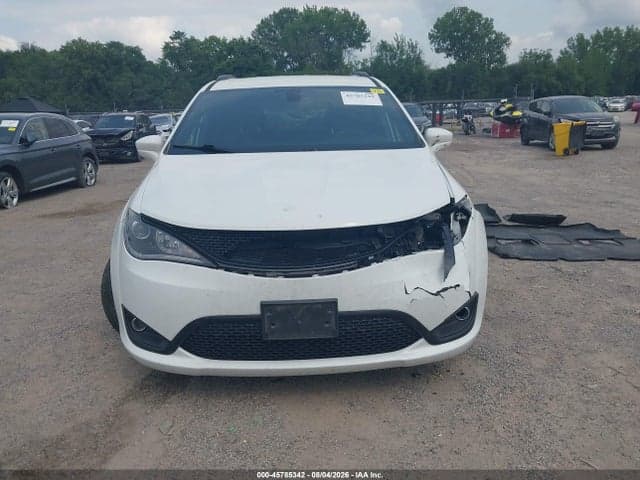 2019 CHRYSLER PACIFICA TOURING L 12