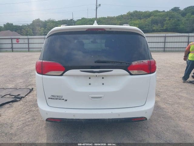 2019 CHRYSLER PACIFICA TOURING L 16