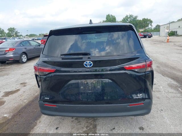 2021 TOYOTA SIENNA LE 16