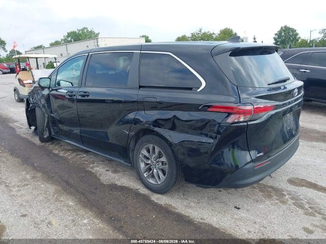 2021 TOYOTA SIENNA LE 3