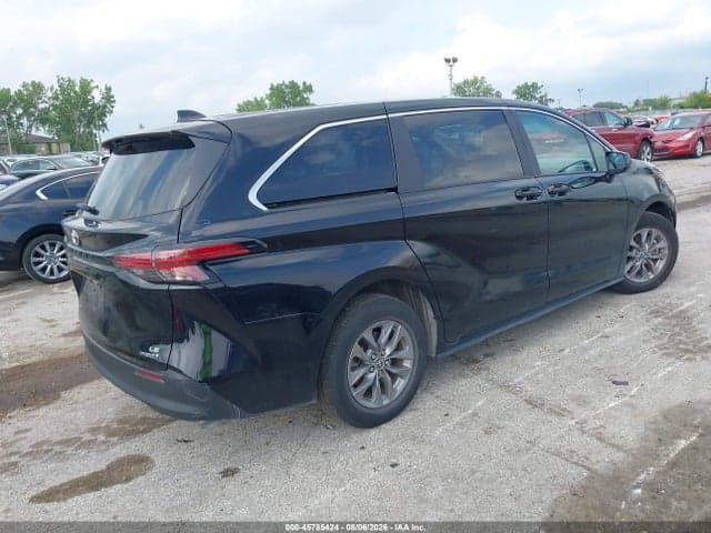2021 TOYOTA SIENNA LE 4