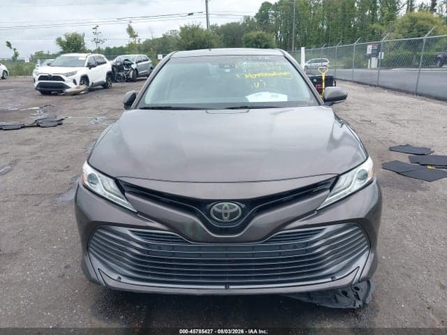 2018 TOYOTA CAMRY XLE 12