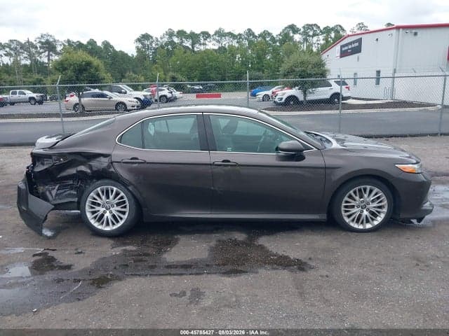 2018 TOYOTA CAMRY XLE 13