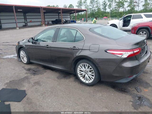 2018 TOYOTA CAMRY XLE 3