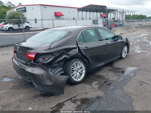 2018 TOYOTA CAMRY XLE 4