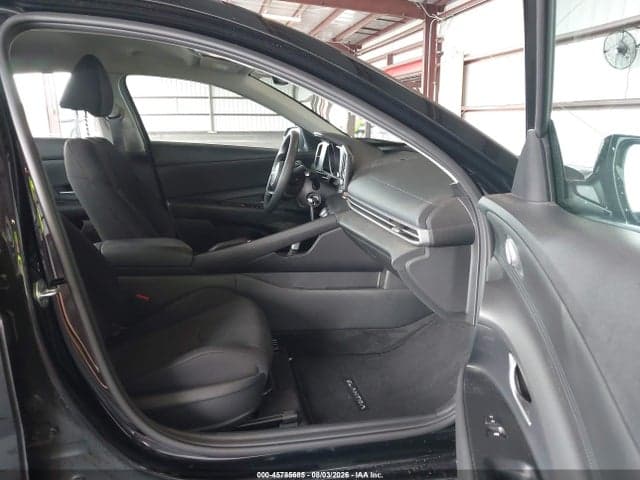 2023 HYUNDAI ELANTRA SE 5