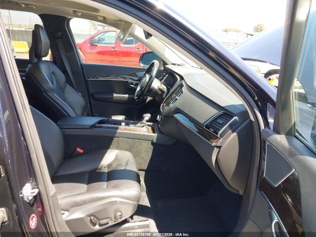 2017 VOLVO XC90 T5 MOMENTUM 5