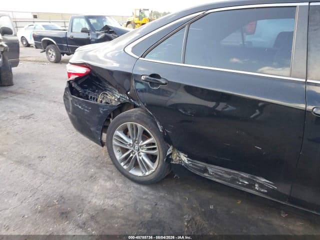 2017 TOYOTA CAMRY SE 6