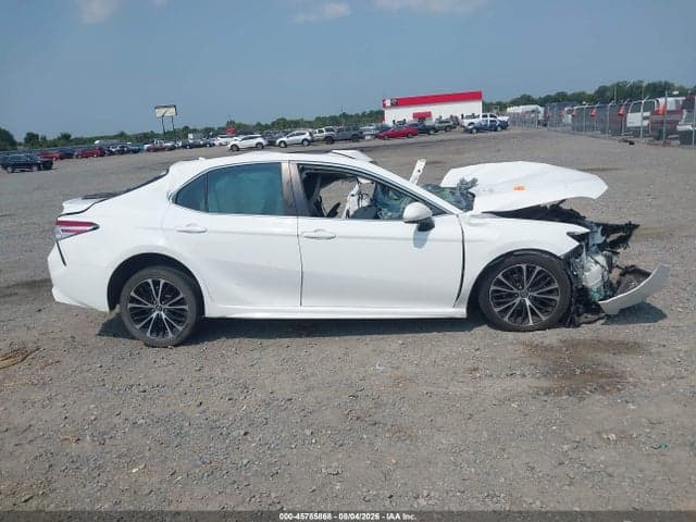 2020 TOYOTA CAMRY SE 14