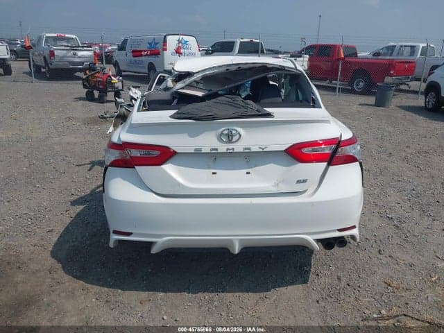 2020 TOYOTA CAMRY SE 17