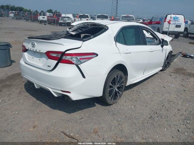 2020 TOYOTA CAMRY SE 4