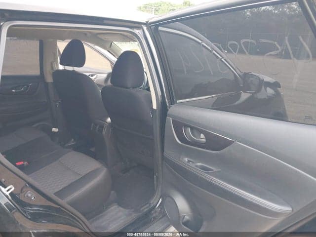 2019 NISSAN ROGUE S 8