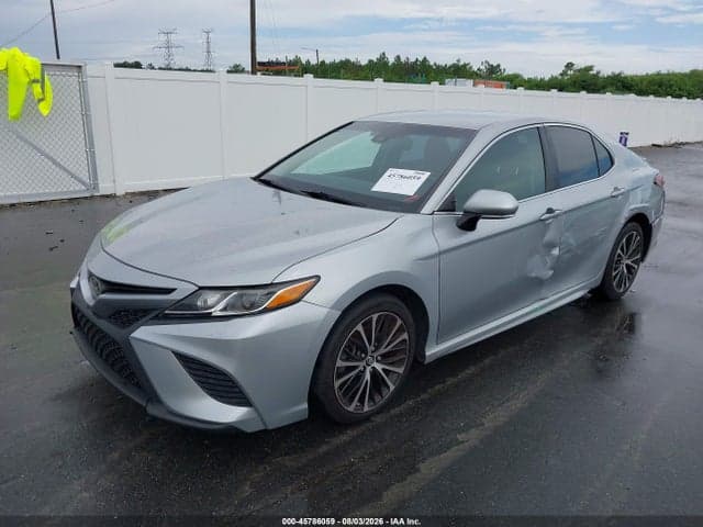 2018 TOYOTA CAMRY SE 2