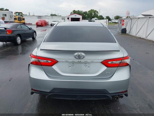 2018 TOYOTA CAMRY SE 16