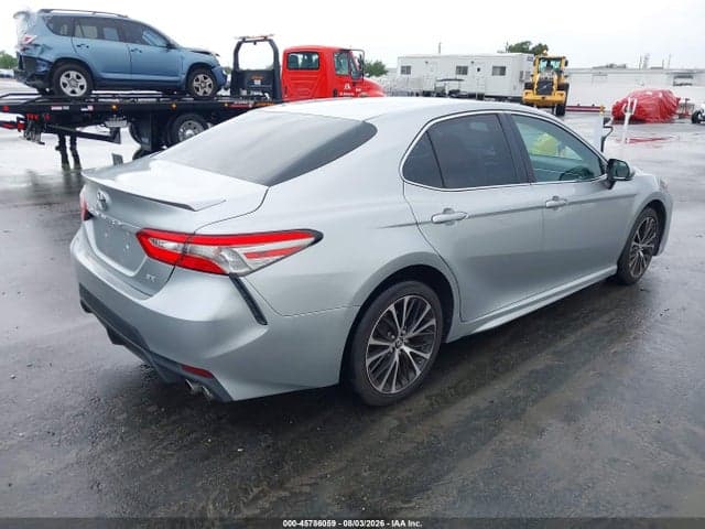 2018 TOYOTA CAMRY SE 4