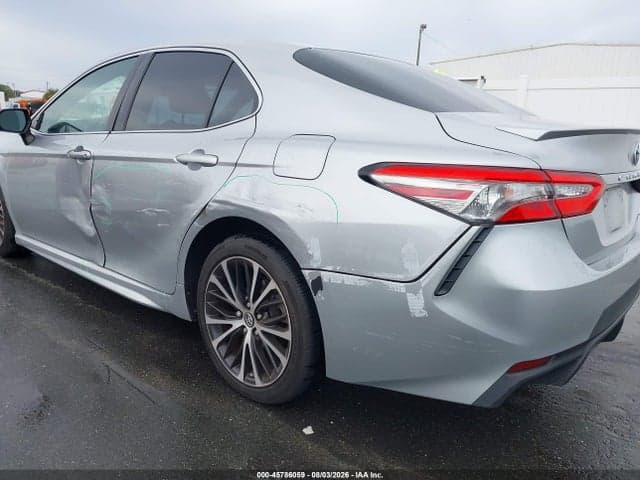 2018 TOYOTA CAMRY SE 6