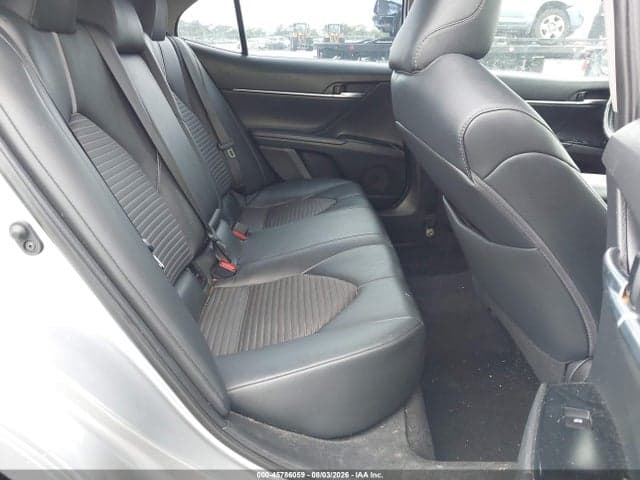 2018 TOYOTA CAMRY SE 8