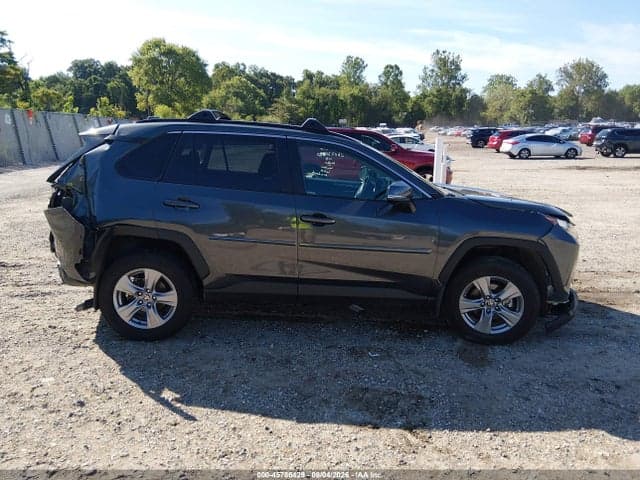 2025 TOYOTA RAV4 XLE 13