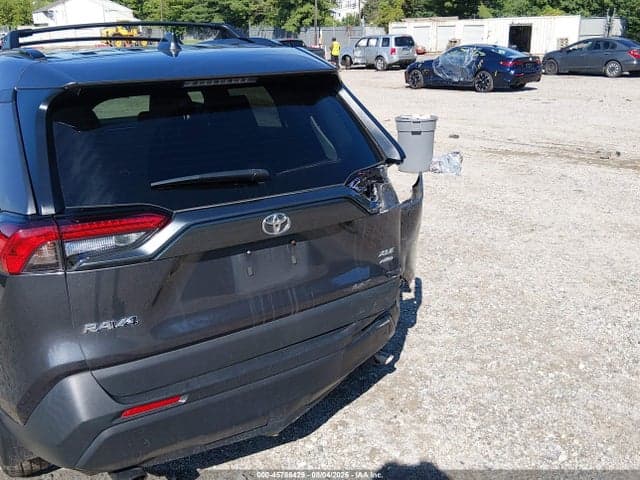 2025 TOYOTA RAV4 XLE 17