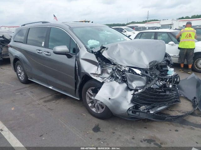 2026 TOYOTA SIENNA XLE 1