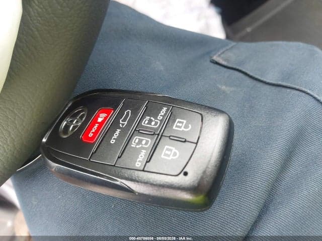 2026 TOYOTA SIENNA XLE 11
