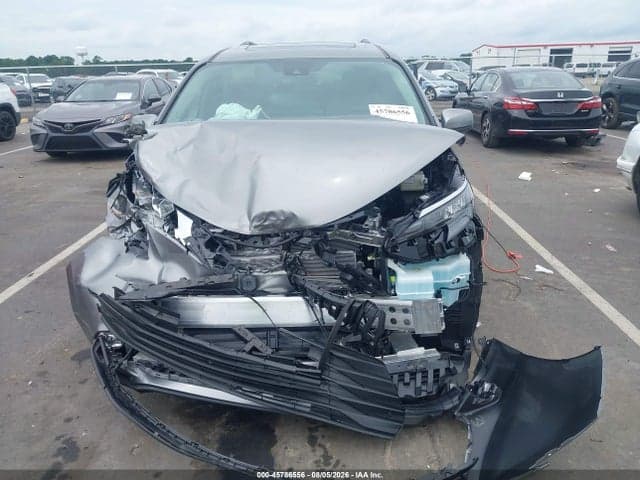 2026 TOYOTA SIENNA XLE 12