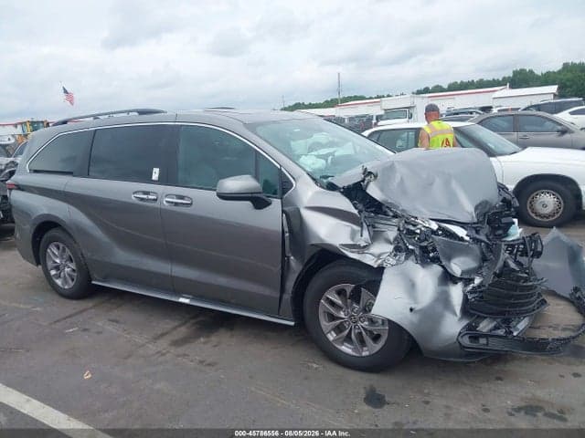 2026 TOYOTA SIENNA XLE 13