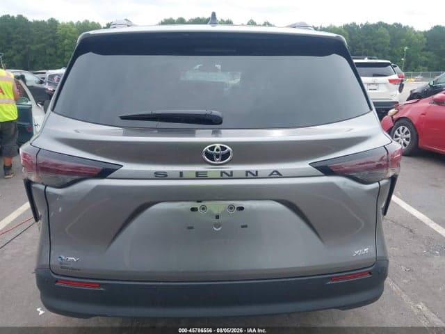 2026 TOYOTA SIENNA XLE 16