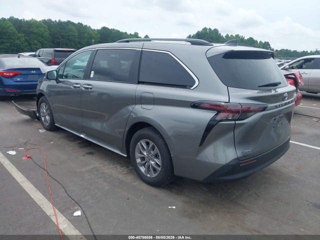 2026 TOYOTA SIENNA XLE 3