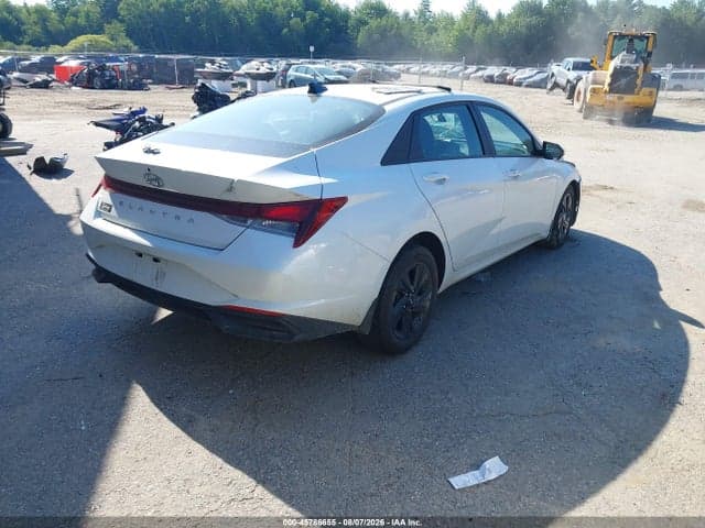 2022 HYUNDAI ELANTRA SEL 4