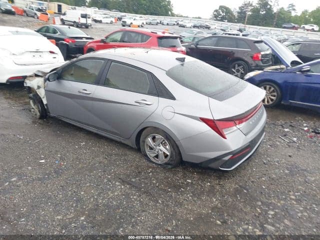 2025 HYUNDAI ELANTRA SE 3