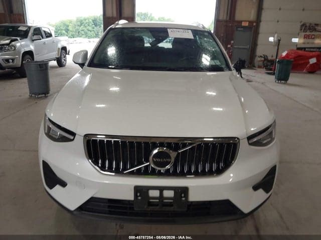 2025 VOLVO XC40 B5 CORE BRIGHT THEME 12