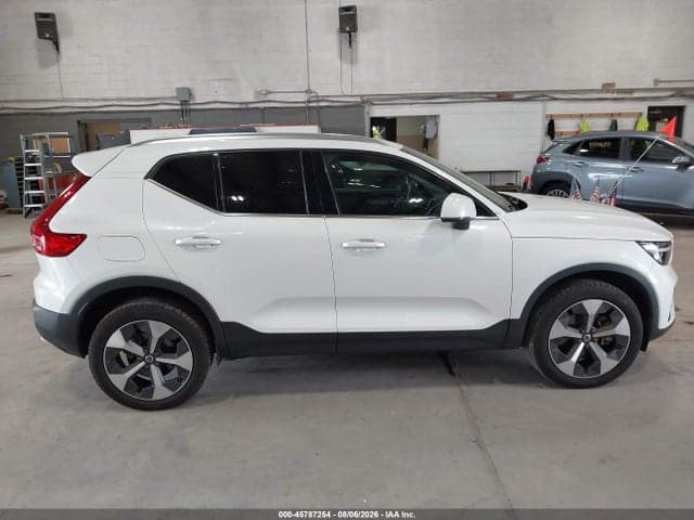 2025 VOLVO XC40 B5 CORE BRIGHT THEME 13