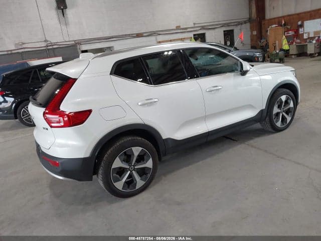 2025 VOLVO XC40 B5 CORE BRIGHT THEME 4
