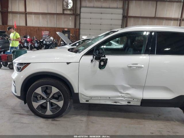 2025 VOLVO XC40 B5 CORE BRIGHT THEME 6