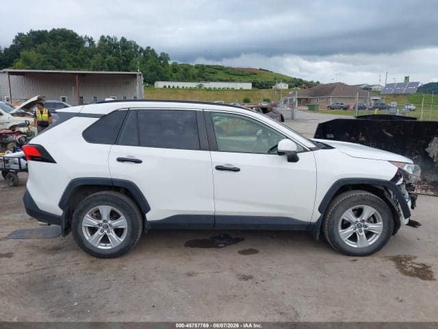 2019 TOYOTA RAV4 XLE 14