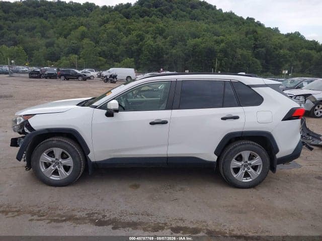 2019 TOYOTA RAV4 XLE 15