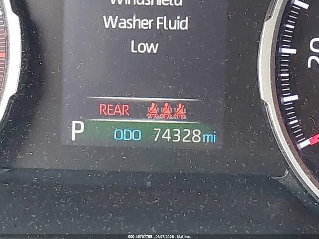 2019 TOYOTA RAV4 XLE 16