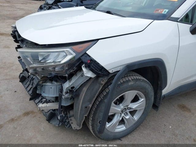 2019 TOYOTA RAV4 XLE 18